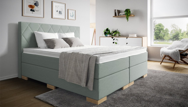 Boxspringbett Paul mit Kopfteil Moritz ohne Seitenabstand. Eckige Füße in Schwarz.