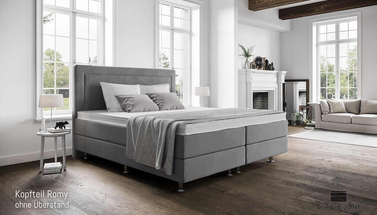 Mit Kopfteil Romy ohne Seitenabstand. Runde Chromfüße.